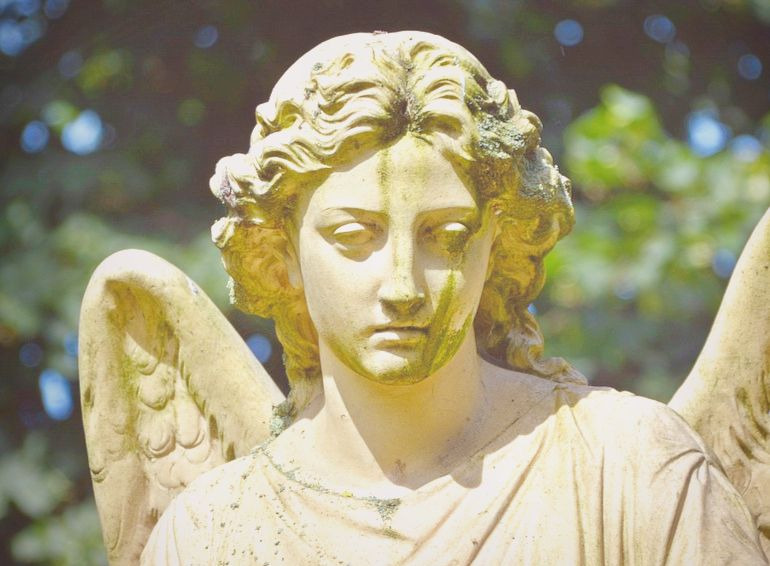 Quick Reading: Angel in the Statue